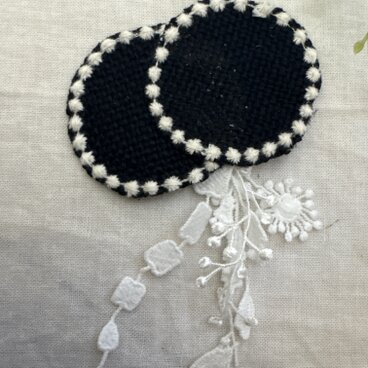 ★ ☆ ＊ ＊★ハンドメイドミナペルホネン⚮̈ Ｗ黒タンバリン♡ブローチフリンジレース