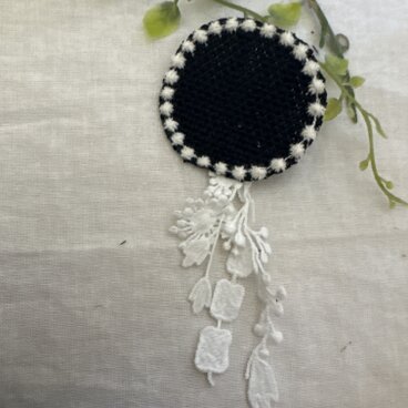 ★ ☆ ＊ ＊★ハンドメイドミナペルホネン⚮̈ 黒タンバリン♡ブローチフリンジレース