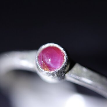 【超レア！】幻のルビー　蛍光ウィンザー「スター」ルビー・シルバーリング【茜星】