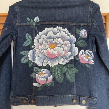 淡い牡丹の花・デニムジャケット
