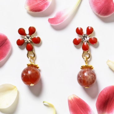 【天然石ピアス】赤い花×ファイヤーアゲート＊ピアス＊8㎜＊揺れる＊サージカルステンレス＊大人可愛い＊アクセサリー＊天然石