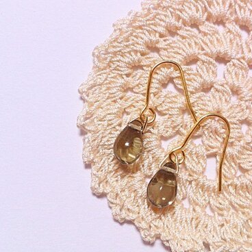 ブラックダイヤ色のチェコガラスビーズピアス