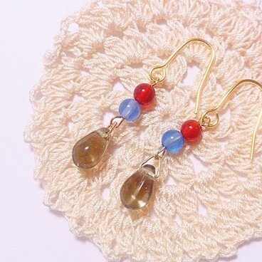 チェコガラスビーズとラウンドビーズのトリコロールカラーピアス2