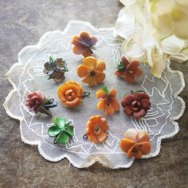 小さな花のブローチ　WHW ドイツ