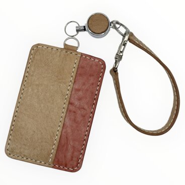 毎日に馴染む 手縫いの本革パスケース｜アラスカレザー ナチュラル×レッド｜リール付き