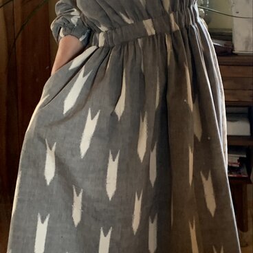 矢羽久留米絣ギャザーワンピース