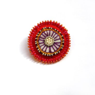ビーズ刺繍のブローチ⑫