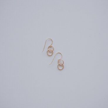 輪 ｜ デザインリング フックピアス シンプル 上品 華奢 小さい