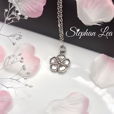 期間限定◆Stephan Lea◆アレルギー対応〜家紋風桜ネックレス