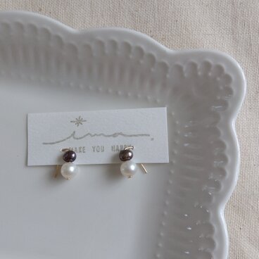 14kgf 深色モーヴブラウンカラー淡水パールの２粒華奢ピアス
