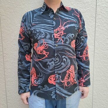 長袖和柄シャツ（水墨画風荒波に伊勢海老）黒