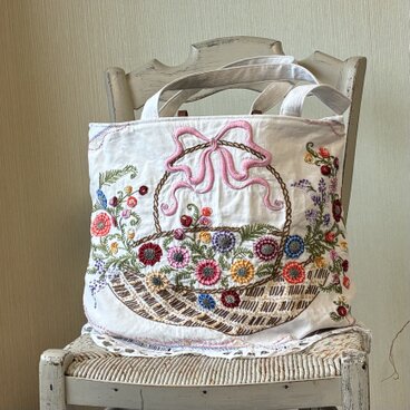 豪華なvintage刺繍*antique homespunlinen*花カゴ刺繍*大き目トートバッグ*手織りリネン*一点物