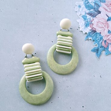 green white plastic hoop dangle ヴィンテージピアス