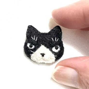 フェルトの猫ブローチ【極小2cm】 白黒ハチワレ猫 ｜DoudouMimi　⑩