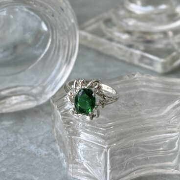 R422-ヴィンテージリング U.S.A.1970-80's Emerald Green Glass Silver Tone