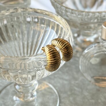 PM70-【 Monet 】モネ・ヴィンテージピアス 1980〜90's Gold Tone Half Hoop