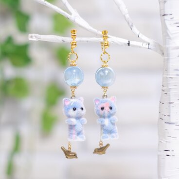 ふわもこ青いねこのアクセサリー