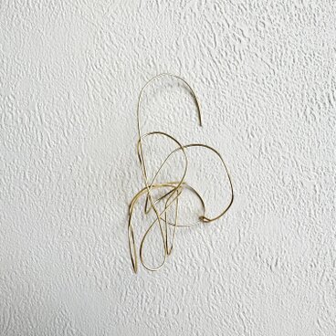 アートみたい✴︎細目ゴールドワイヤーのぐちゃぐちゃピアス（片耳）