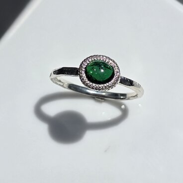 クロムグリーントルマリン　繊細な2段ミル　0.86ct　OVカボション　シルバーSV925リング