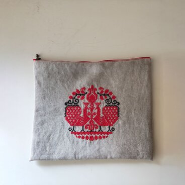 ハンガリー　ベレグの刺繍　リネンポーチ No.1