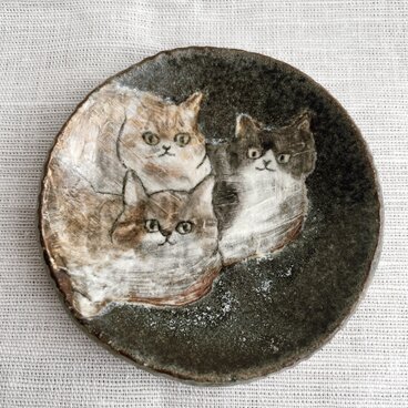 寄り添う仲良し3匹の猫の豆皿 9cm｜青緑の陶器プレート｜手描き
