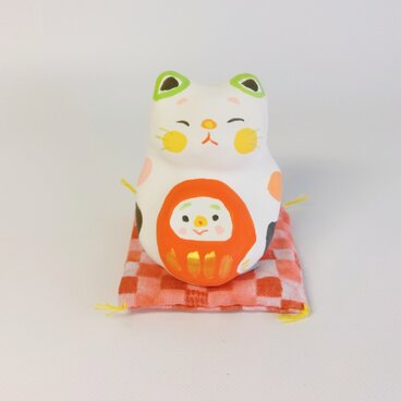 張り子　だるま抱きねこ(き)　座布団付き