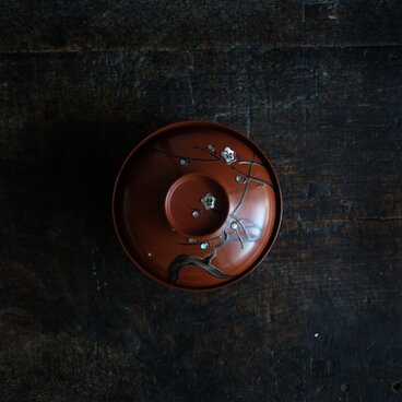 ブラウンに螺鈿細工の梅◆時代物　漆芸蓋付椀　古漆器　骨董・antiques 大正〜昭和初期