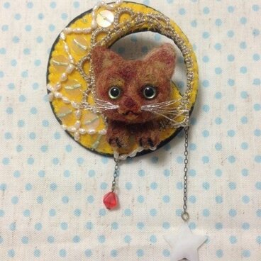 ネコムーンブローチ303