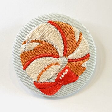 刺繍ブローチ　エビ