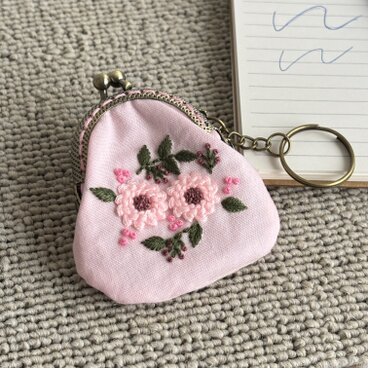花刺繍ミニがま口ポーチ