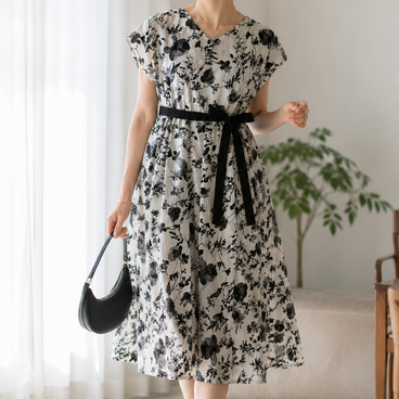 花柄ワンピース｜モノトーン｜リボンベルト｜大人ナチュラル
