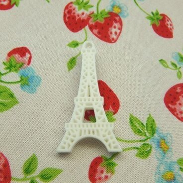 ホワイトの塔のブローチ