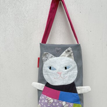 お散歩ねこの小さなかばん