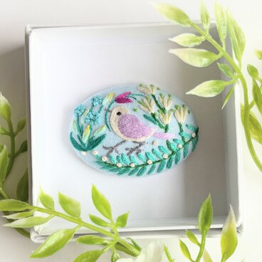 ことりと草花の刺繍ブローチ(botanical）#483