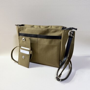 毎日にちょうどいい 整理上手なCORDURA®軽量ショルダーバッグ（カーキベージュ）