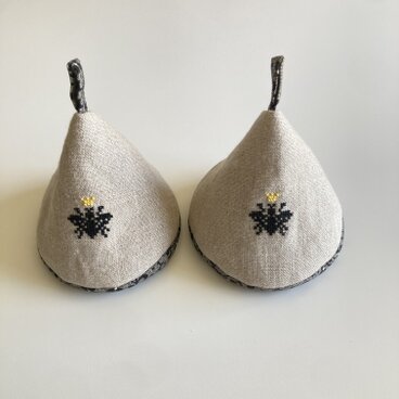 三角鍋つかみ２個セット*クロスステッチ*bee&crown*黒