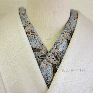洗える刺繍半衿 くすみブルーの花