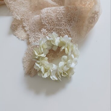 染め布花＊アナベル・紫陽花のリースブローチ