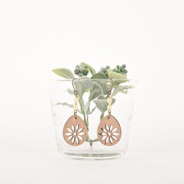 プチフラワーのピアスlemon　クルミの木のウッドアクセサリー