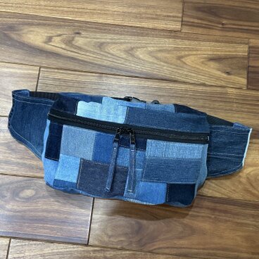 男女兼用★ボディバッグ★デニムリメイク★トートバッグ　マザーズバッグ　ウエストポーチ カバン 男前　アップサイクル