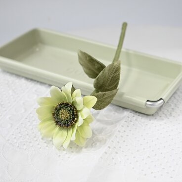 布花　飾って楽しむ、やさしいグリーンイエローのひまわり一輪