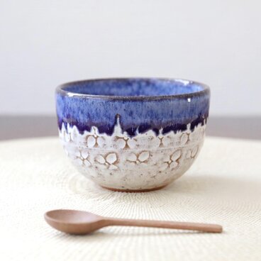 紫陽花印花のお湯のみ 瑠璃色のアクセント １