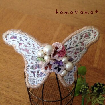 蝶々のバレッタ（ベージュ系）