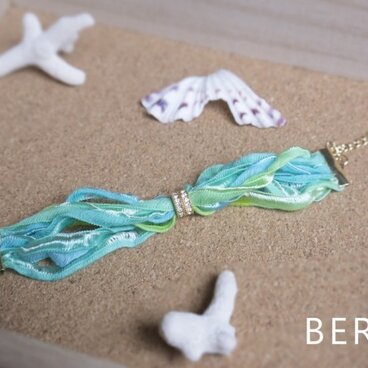 リボンモチーフブレスラグーン