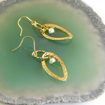 パール×ゴールドオーバルピアス
