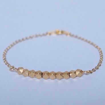 ゴールドビーズのブレスレット