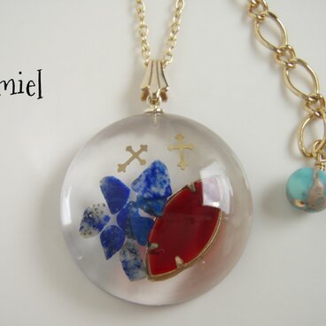 ラピスラズリを閉じ込めたネックレス