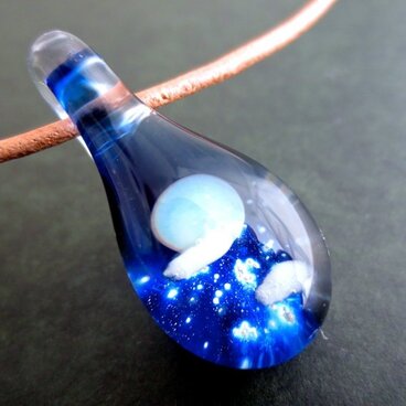 ブルームーンの星空ガラスペンダントトップ☆満月