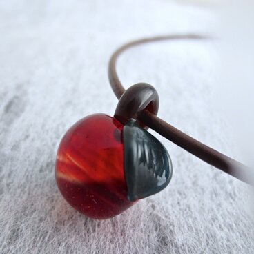 赤☆リンゴのミニガラスペンダントトップ*apple*