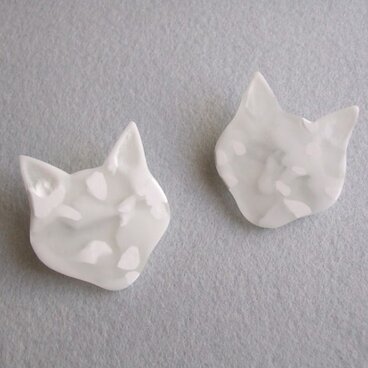 cat face ブローチ
